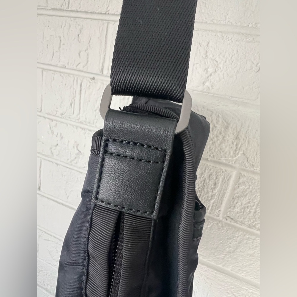 Lululemon the essentials bag 🪬 - Picture 12 of 15